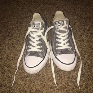 GRAY LOWTOP CONVERSE